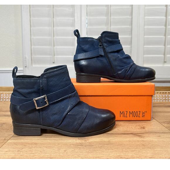 Miz Mooz Suzy Ankle Boots Sapphire Leather Size 9/9.5 Wide NIB Decorative Buckle - Picture 3 of 15